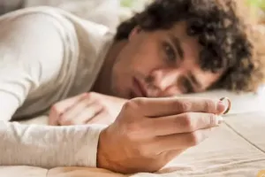 100 Kata-kata sedih soal cinta tak berbalas dalam bahasa Inggris dan artinya, pedih tapi dalam