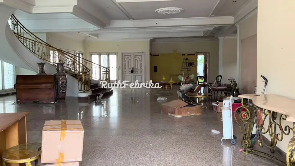 9 Potret rumah putih Genta Buana yang ikonik ini kini tinggal puing-puing, bakal dijadikan perumahan © 2025 brilio.net