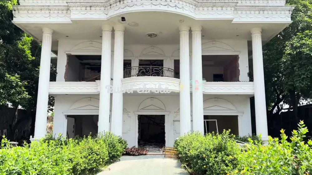 9 Potret rumah putih Genta Buana yang ikonik ini kini tinggal puing-puing, bakal dijadikan perumahan © 2025 brilio.net