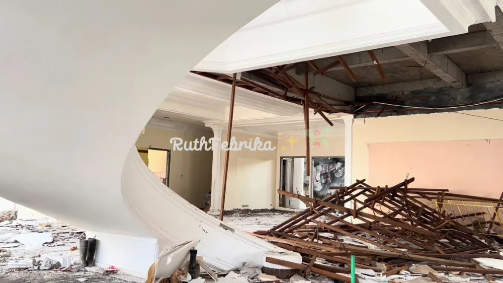 9 Potret rumah putih Genta Buana yang ikonik ini kini tinggal puing-puing, bakal dijadikan perumahan © 2025 brilio.net