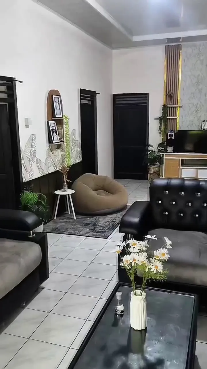 Mulanya rumah jadul bak green screen, wanita ini nukang sendiri jadi ala American classic, 9 potretnya © 2025 brilio.net