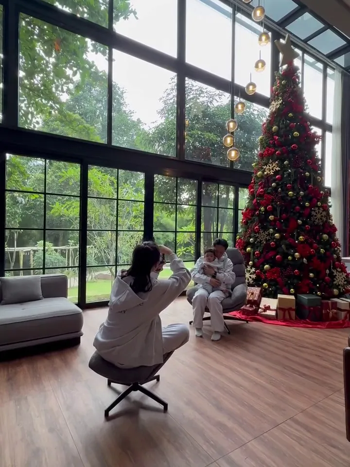 Erika Carlina rayakan ultah DJ Bravy © 2025 Instagram