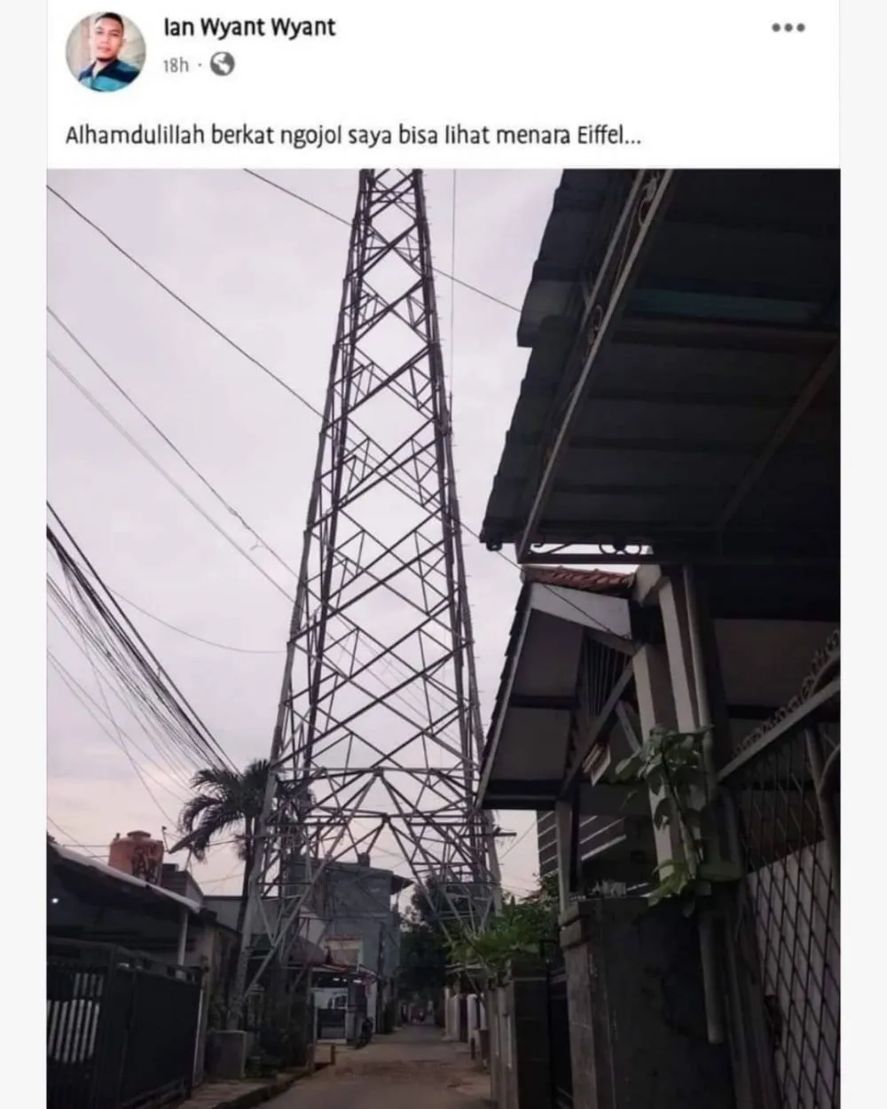 penampakan nyeleneh di tengah jalan raya © berbagai sumber