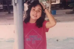 Potret lawas 9 ibu seleb yang bikin pangling, Bu Ala jadi sorotan karena mirip Barbie