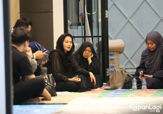 Tahlilan 7 harian Epy Kusnandar © 2025 KapanLagi