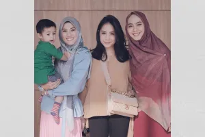 9 Potret lawas Nagita Slavina dan Alyssa Soebandono di sitkom, gaya polos Gigi curi perhatian