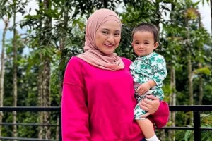 Parasnya plek ketiplek Adzam, begini 5 foto lawas masa kecil Nathalie Holscher