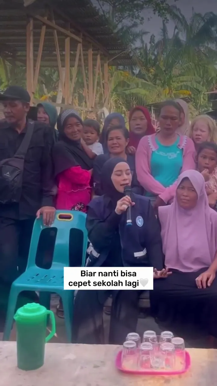 Lesty Kejora turun bantu korban bencana saat hamil 7 bulan © 2025 brilio.net Lesty Kejora turun bantu korban bencana saat hamil 7 bulan © 2025 brilio.net