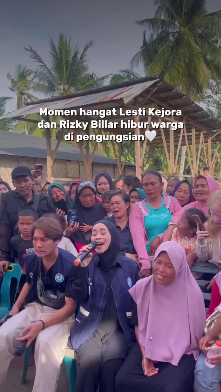 Lesty Kejora turun bantu korban bencana saat hamil 7 bulan © 2025 brilio.net Lesty Kejora turun bantu korban bencana saat hamil 7 bulan © 2025 brilio.net
