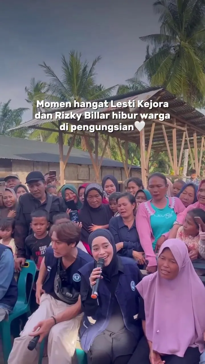 Lesty Kejora turun bantu korban bencana saat hamil 7 bulan © 2025 brilio.net Lesty Kejora turun bantu korban bencana saat hamil 7 bulan © 2025 brilio.net