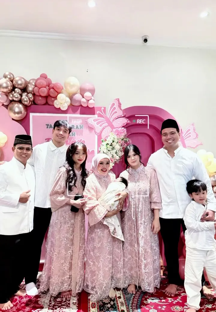 Akikah anak pertama Frans Faisal dan Indah Tri Pertiwi © 2025 brilio.net