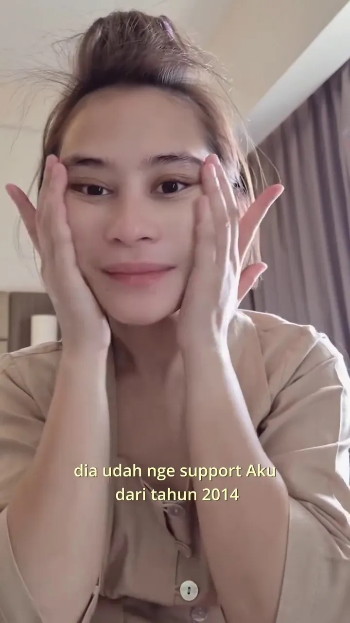 Prilly Latuconsina hadiri nikahan fans © 2025 Instagram Prilly Latuconsina hadiri nikahan fans © 2025 Instagram