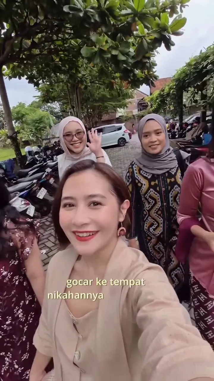 Prilly Latuconsina hadiri nikahan fans © 2025 Instagram Prilly Latuconsina hadiri nikahan fans © 2025 Instagram