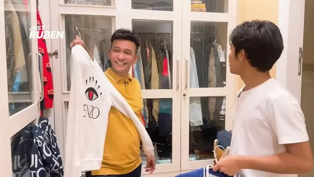 potret kamar tidur ruben onsu penuh tempelan hafalan doa harian © 2025 brilio.net