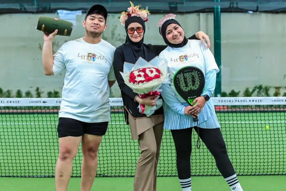 Inneke Koesherawati dapat kejutan ultah © Instagram