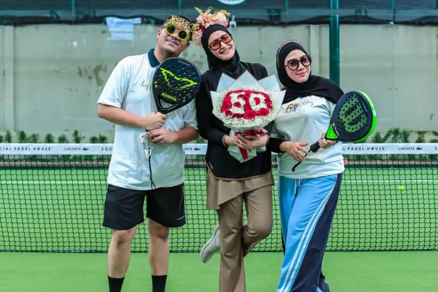 Inneke Koesherawati dapat kejutan ultah © Instagram