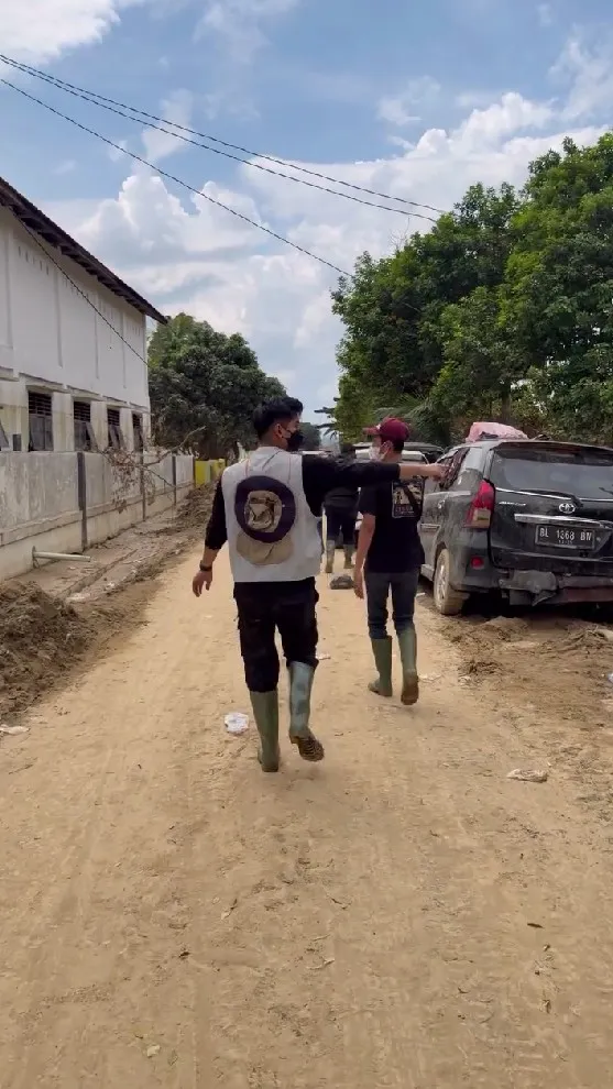 Teuku Ryan bantu korban banjir © Instagram