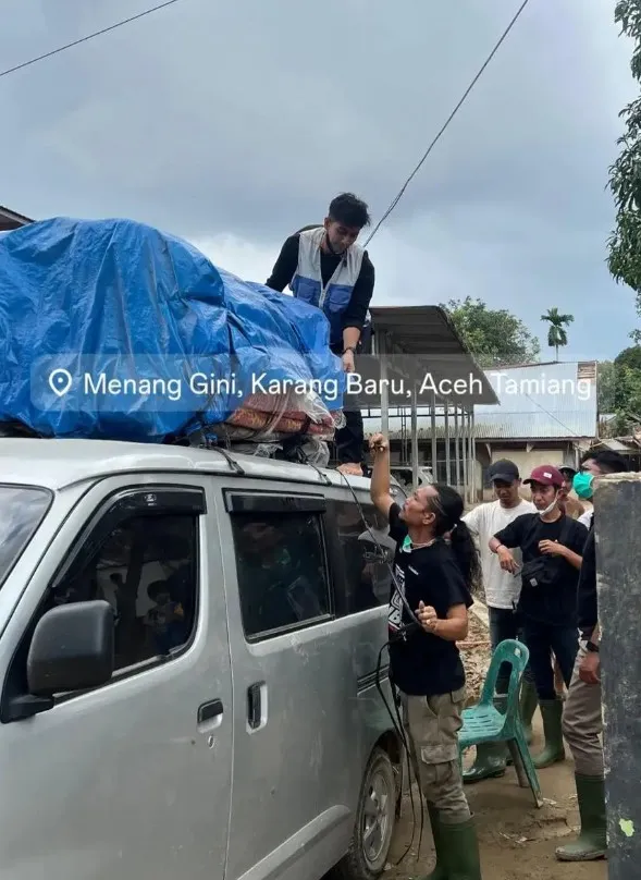Teuku Ryan bantu korban banjir © Instagram