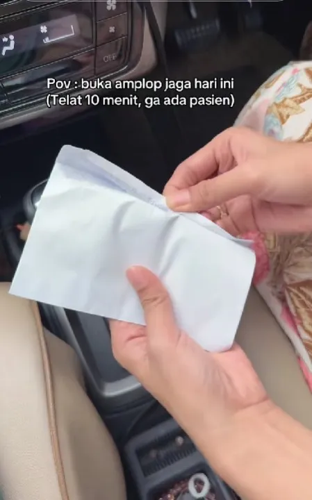 dokter ini spill gaji yang diterima © TikTok