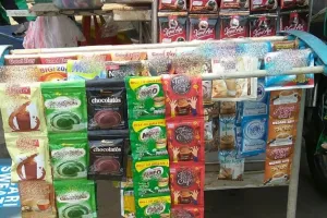 17 Aksi kocak pedagang ini kreatif banget, akalnya bikin nyengir sampai nggak habis pikir