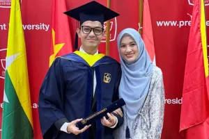 4 Potret Alyssa Soebandono dampingi Dude Harlino wisuda, gayanya simpel tapi anggun banget