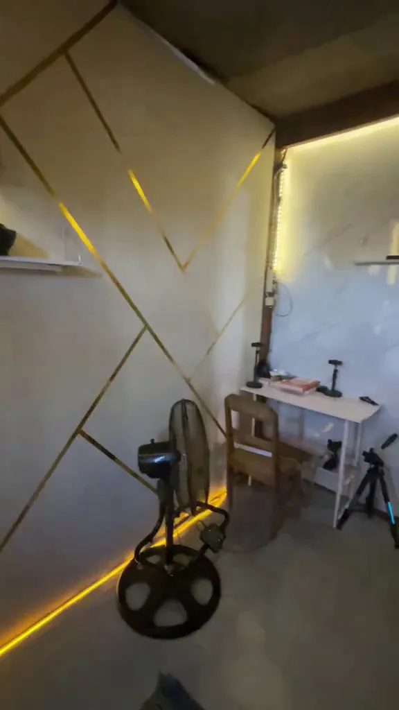 Rumah papan kamarnya disebut estetik dan mewah © 2025 TikTok