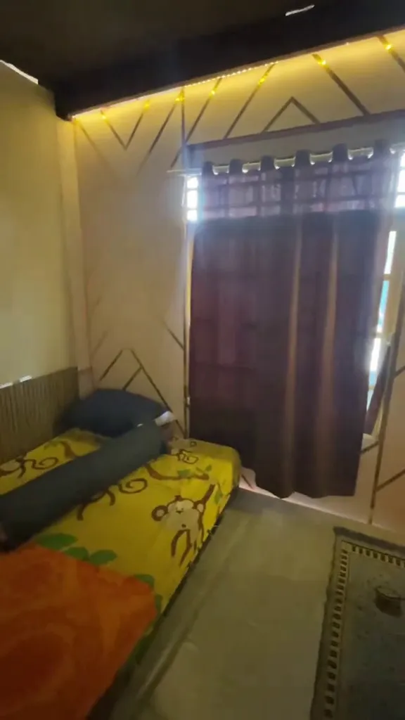 Rumah papan kamarnya disebut estetik dan mewah © 2025 TikTok