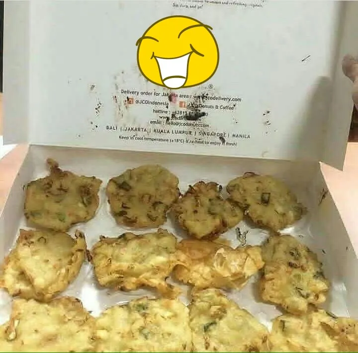 momen apes buka bungkus makan © berbagai sumber