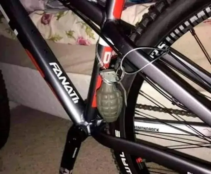 benda absurd di sepeda © berbagai sumber benda absurd di sepeda © berbagai sumber