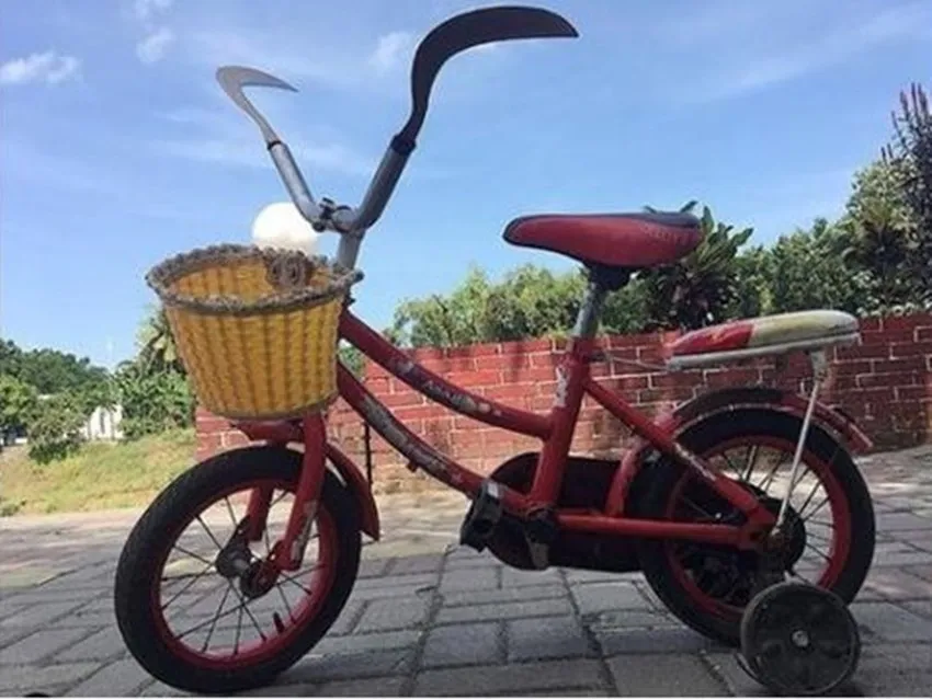 benda absurd di sepeda © berbagai sumber benda absurd di sepeda © berbagai sumber
