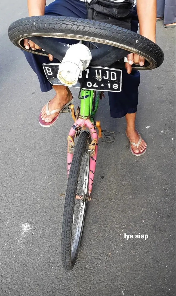 benda absurd di sepeda © berbagai sumber benda absurd di sepeda © berbagai sumber