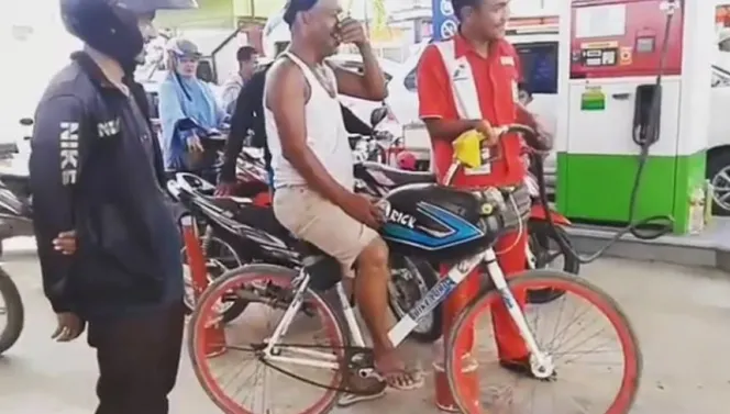 benda absurd di sepeda © berbagai sumber benda absurd di sepeda © berbagai sumber