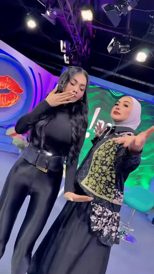 Denada kembali putuskan oplas dada © Instagram Denada kembali putuskan oplas dada © Instagram