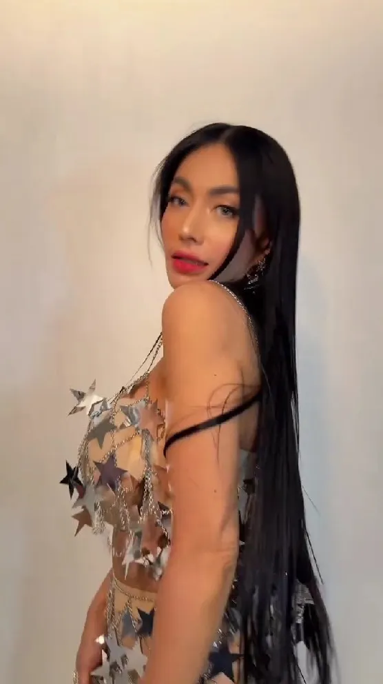 Denada kembali putuskan oplas dada © Instagram Denada kembali putuskan oplas dada © Instagram