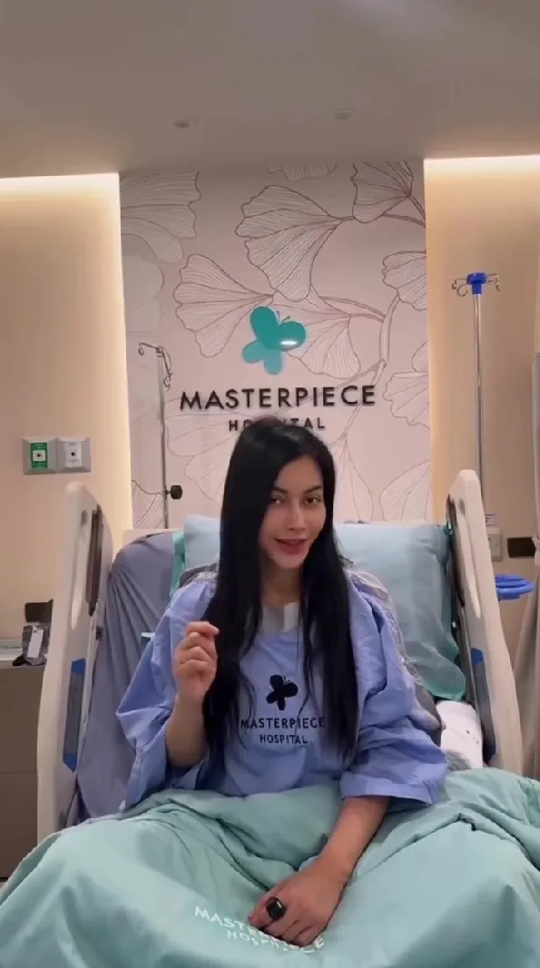 Denada kembali putuskan oplas dada © Instagram Denada kembali putuskan oplas dada © Instagram