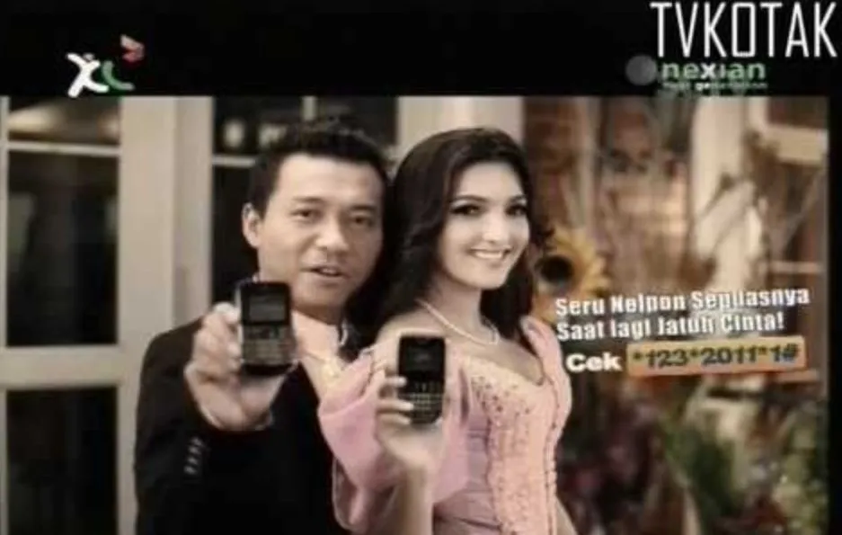 potret seleb iklan HP jadul berbagai sumber potret seleb iklan HP jadul berbagai sumber