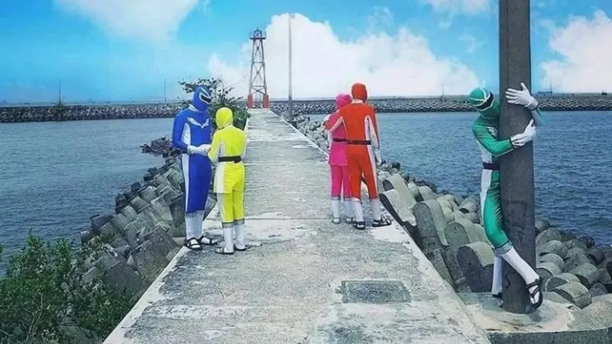 Sabar banget, 11 potret kocak jomblo jadi 'obat nyamuk' pas temen lagi kencan ini bikin senyum getir