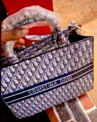 momen orang pakai tas © berbagai sumber momen orang pakai tas © berbagai sumber