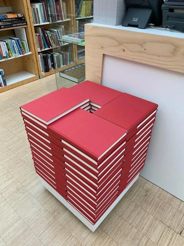 benda disusun rapi acungkan jempol © berbagai sumber