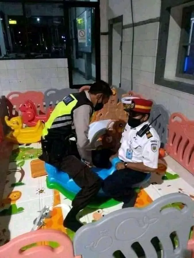 bapak bapak bertugas © berbagai sumber