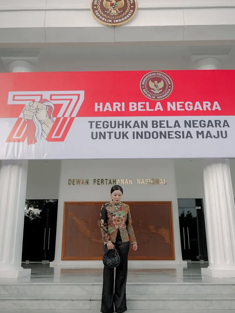 Ayu Aulia eks model majalah dewasa staf kreatif Kemhan © 2025 Instagram