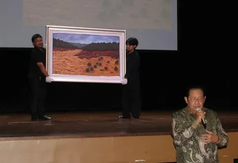 SBY lelang lukisan terjual Rp311 juta © 2025 brilio.net SBY lelang lukisan terjual Rp311 juta © 2025 brilio.net