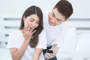 100 Pantun gombalan maut untuk suami, simpel tapi bikin happy dan hubungan makin lengket