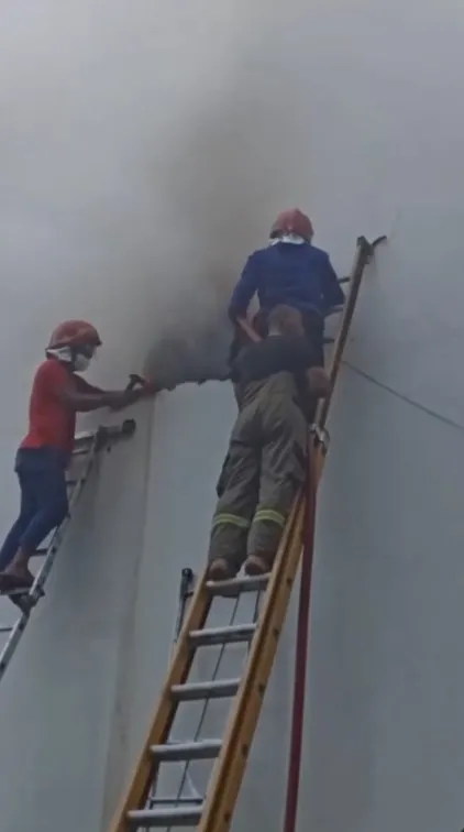 petugas damkar Kabupaten Lebak gercep © Instagram