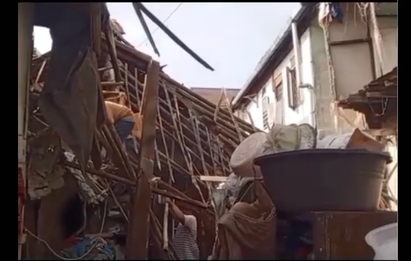 Rumah Diding Boneng Ambruk TikTok/@ukkt08_ Rumah Diding Boneng Ambruk TikTok/@ukkt08_