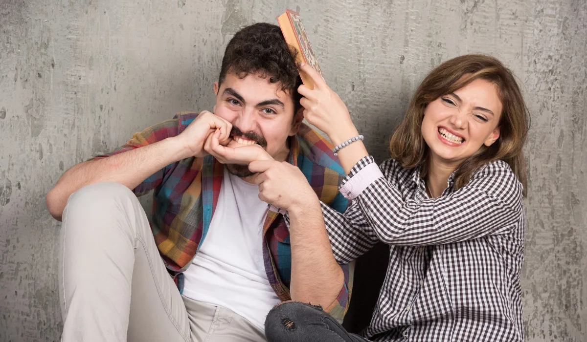 100 Kata-kata romantis buat pacar yang lagi PMS, bikin mood doi bahagia