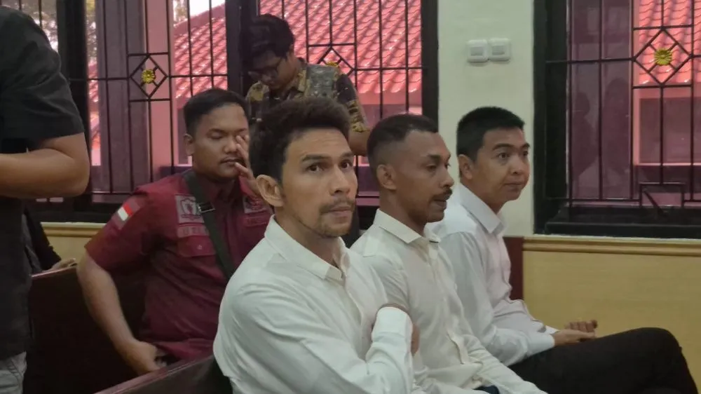 Jonathan Frizzy bebas berbagai sumber