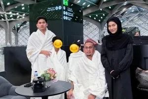 Memulai tahun dengan ibadah, 8 artis Tanah Air yang bertolak ke Tanah Suci di awal 2026