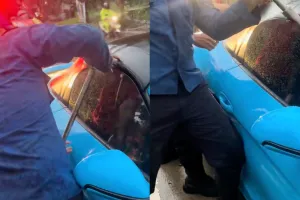 Kunci ketinggalan di dalam Porsche 5 jam, pria ini terpaksa panggil petugas Damkar pecahkan kaca