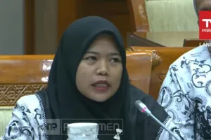 Cerita pilu Guru Tri Wulansari di DPR: Niat disiplinkan siswa malah berujung dilaporkan ke polisi